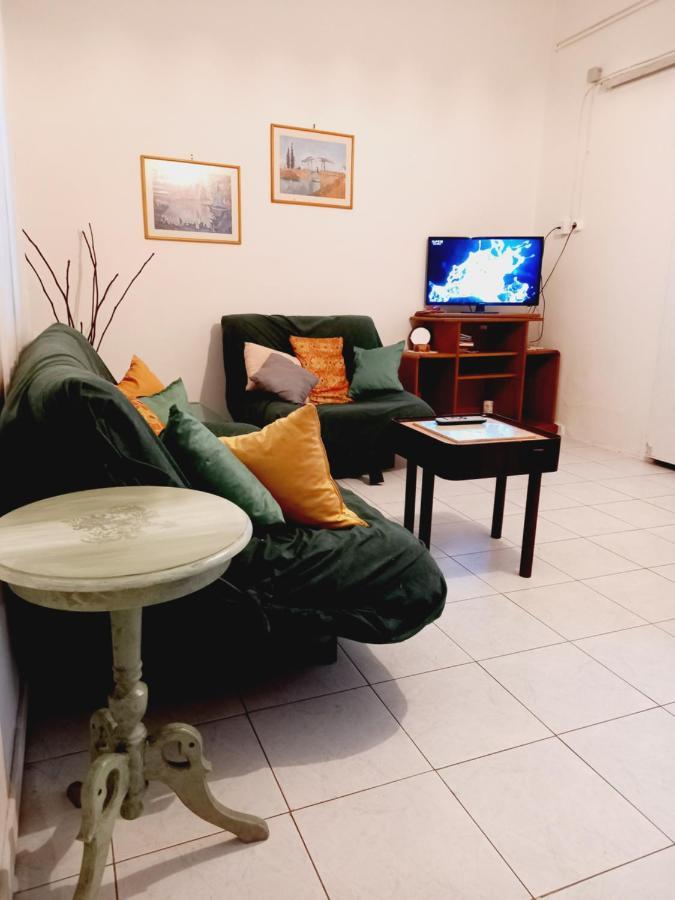 Στην Αυλή Της Ράχης Apartment กาลามาตา ภายนอก รูปภาพ