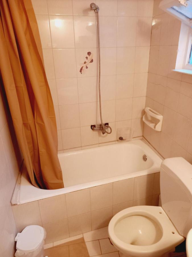 Στην Αυλή Της Ράχης Apartment กาลามาตา ภายนอก รูปภาพ