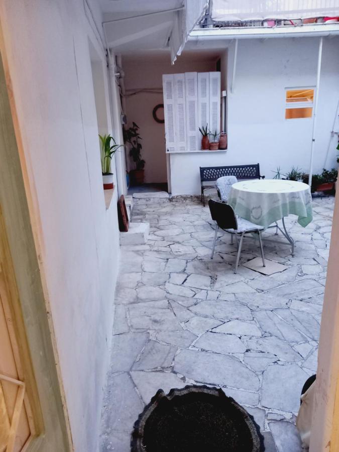 Στην Αυλή Της Ράχης Apartment กาลามาตา ภายนอก รูปภาพ