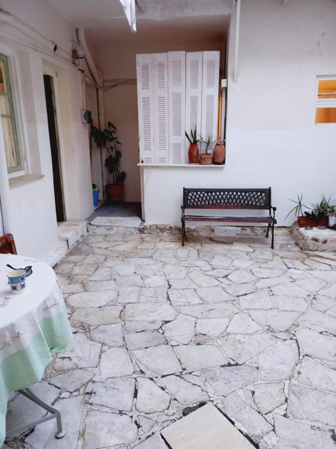 Στην Αυλή Της Ράχης Apartment กาลามาตา ภายนอก รูปภาพ