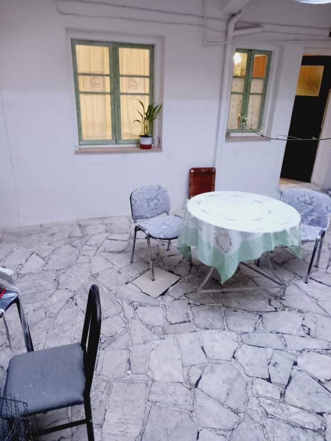 Στην Αυλή Της Ράχης Apartment กาลามาตา ภายนอก รูปภาพ