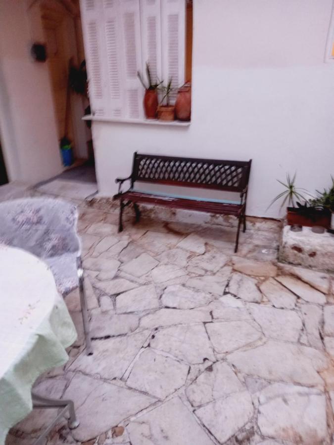 Στην Αυλή Της Ράχης Apartment กาลามาตา ภายนอก รูปภาพ