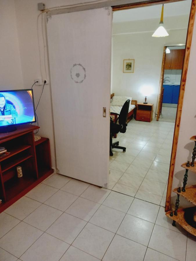 Στην Αυλή Της Ράχης Apartment กาลามาตา ภายนอก รูปภาพ